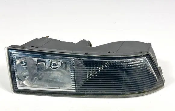 Cadillac Escalade Front bumper turn signal 