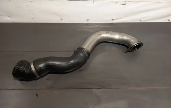 BMW 5 E60 E61 Intercooler hose/pipe 7789048