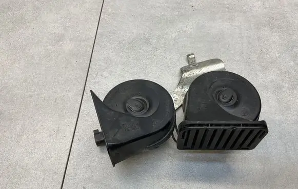 Ford Kuga II Horn signal DV4T13A803AB