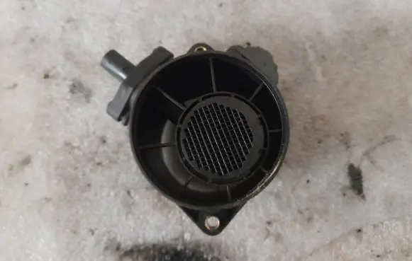 Mercedes-Benz E W211 Mass air flow meter A6460940048 6460940048