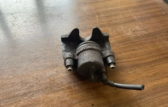 Nissan Almera Tino Front brake caliper