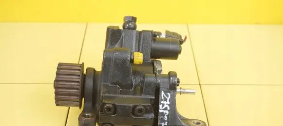 Mercedes-Benz A W176 Fuel injection high pressure pump H8201100115 607951