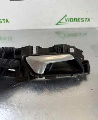 Peugeot 208 Front door interior handle 311337 311308 25527W01