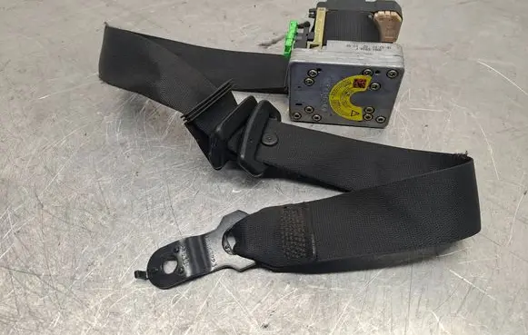 Mercedes-Benz C W203 Front seatbelt 2038606685