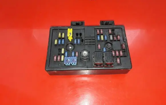 Chevrolet Captiva Fuse module 96821082 7G260139