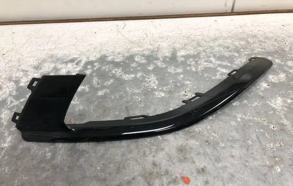 Rear bumper trim bar molding
