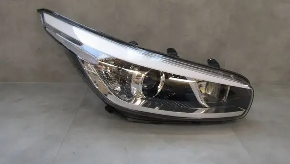 KIA Ceed Headlight/headlamp 92102A2010 R009B011BNP
