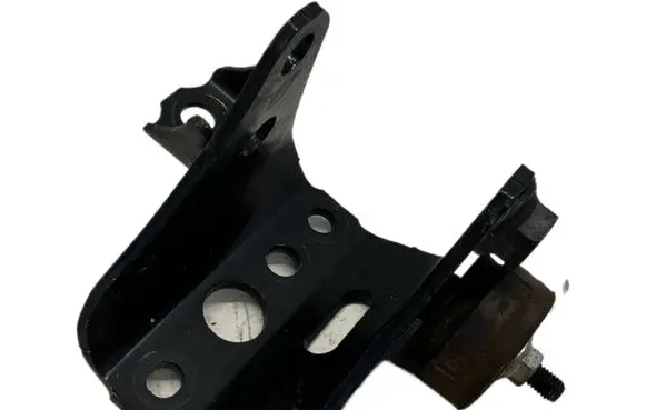 Engine mounting bracket