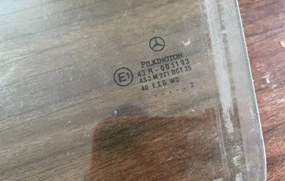 Mercedes-Benz C W203 Front door window glass four-door 43R001193