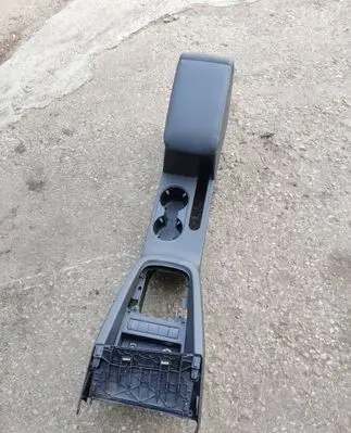 Volkswagen Jetta VI Armrest 