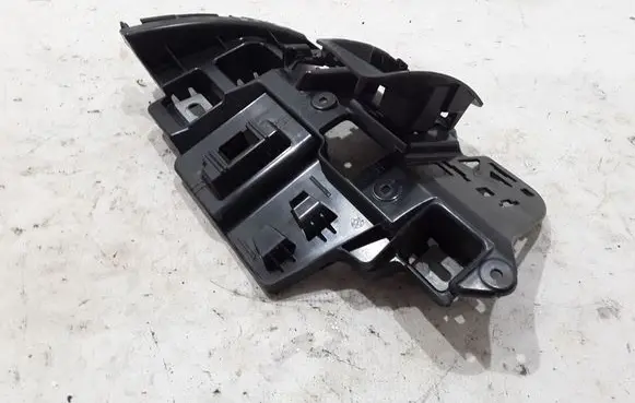 Rear bumper mounting bracket