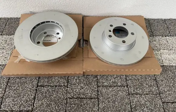 BMW 3 F30 F35 F31 Front brake disc 8848417