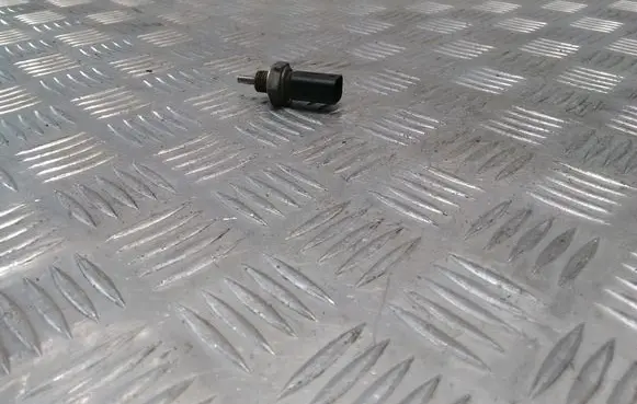 Renault Clio II Coolant temperature sensor 7700101968