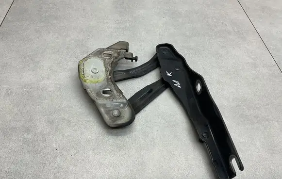 Audi A1 Engine bonnet/hood hinges 8X0823301A
