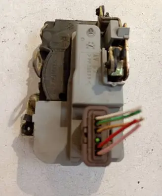 Peugeot 206 Front door lock 123323