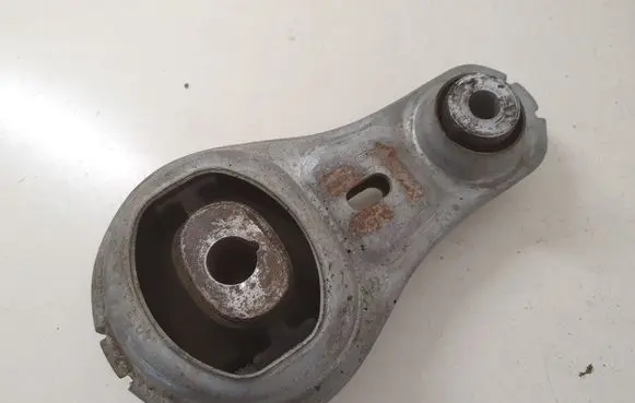 Opel Vivaro Engine mount bracket 93866731