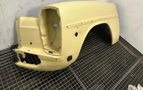 Mercedes-Benz COMPAKT W115 Fender