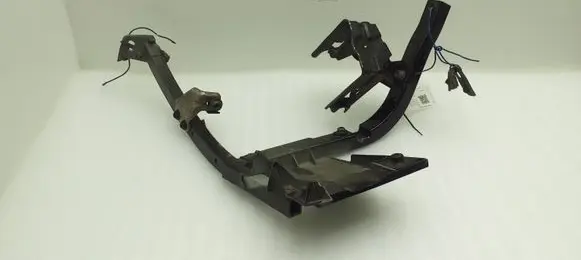 Audi A8 S8 D3 4E Fender mounting bracket 4E0821137E