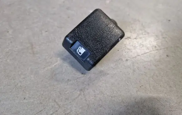 Mitsubishi L200 Fuel tank opening switch 