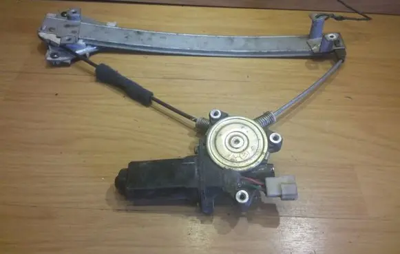 Mitsubishi Sigma Rear door window regulator with motor MB676290