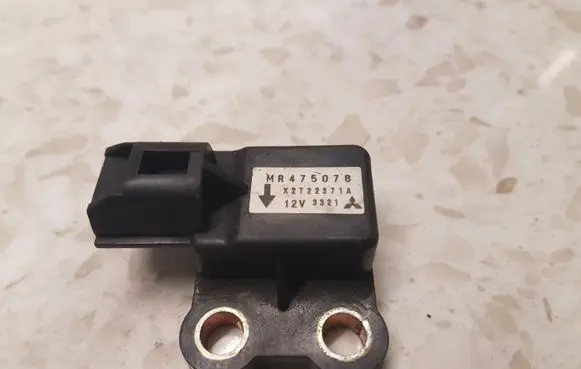 Mitsubishi Pajero Airbag deployment crash/impact sensor MR475078 X2T22371A