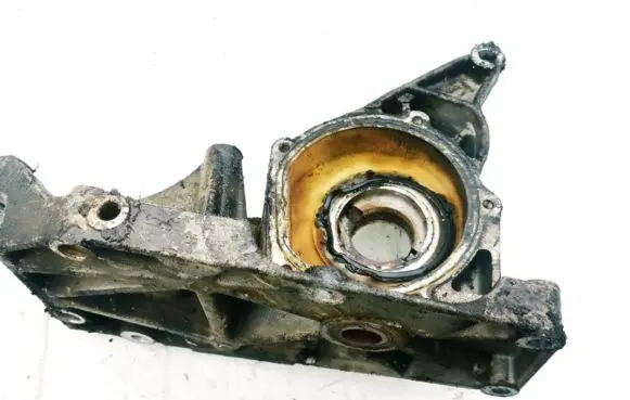 Land Rover Freelander Engine mounting bracket