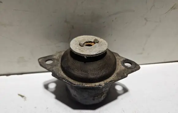 Volkswagen Golf III Gearbox mount 191199402