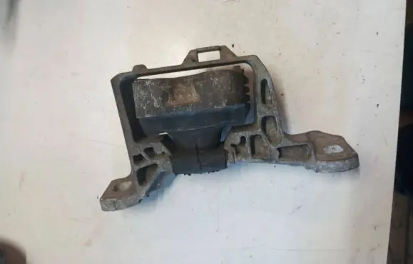 Volvo V50 Engine mount bracket 307396