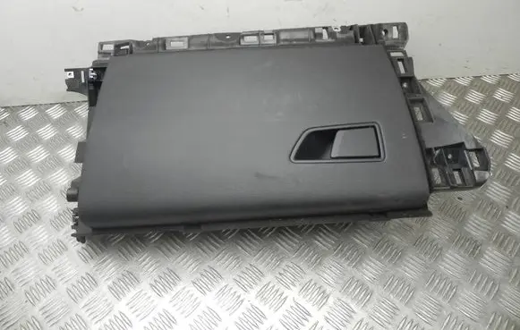 Maserati Levante Glove box set 670043149