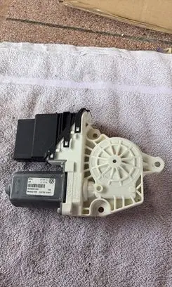 Volkswagen Tiguan Rear door window regulator motor 5N0959703DVW2