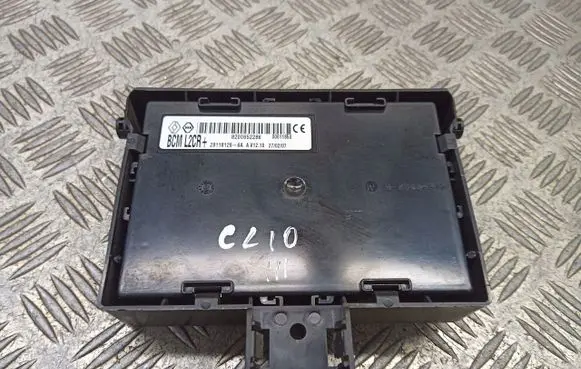 Renault Clio III Relay mounting block 8200652286