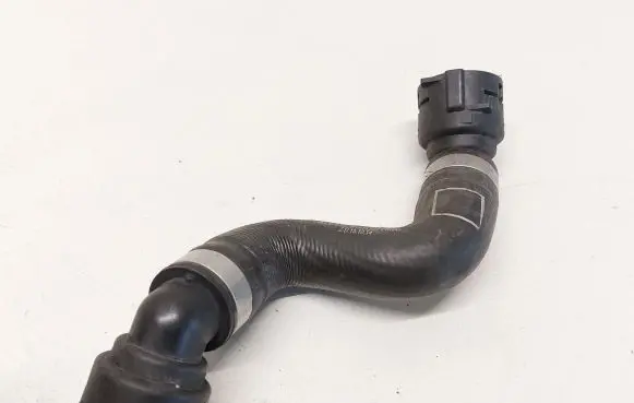 Coolant pipe/hose