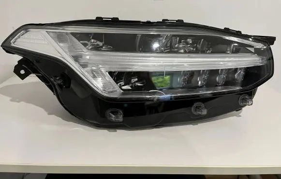 Volvo XC90 Headlight/headlamp 32228689
