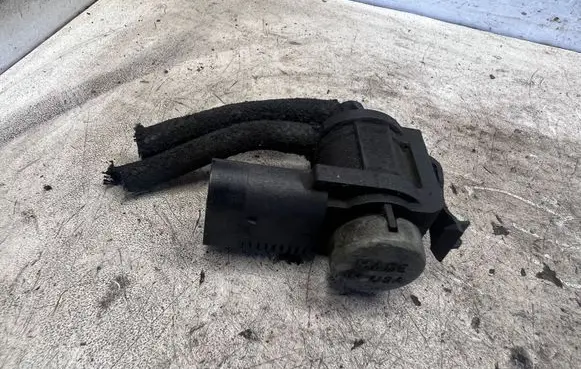 Volkswagen Touran I Turbo solenoid valve 1J0906283