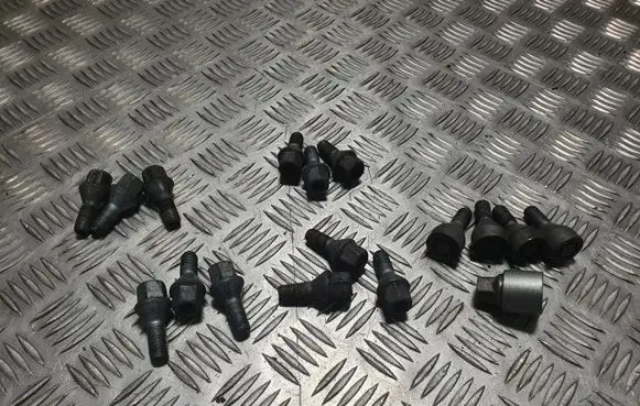 Nissan Micra K14 Anti-theft wheel nuts and lock PU10579
