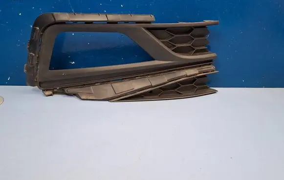 Volkswagen Polo VI Front bumper lower grill 2G0853666C
