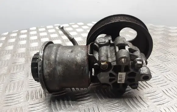 Toyota Corolla Verso AR10 Power steering pump
