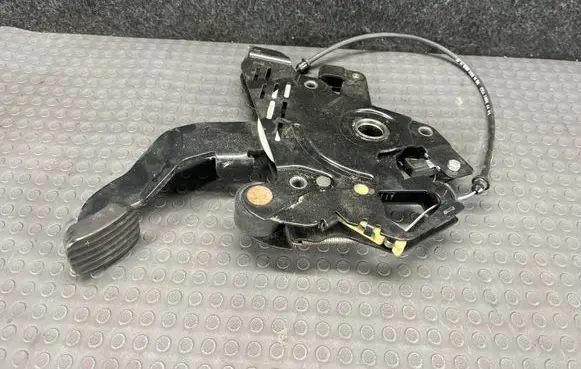 Mercedes-Benz Vito Viano W639 Hand brake release handle A6394201185