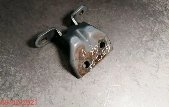 Hyundai Getz Rear door lower hinge
