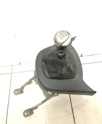 KIA Carens II Gear shifter/selector 437001DXXX 846501D300