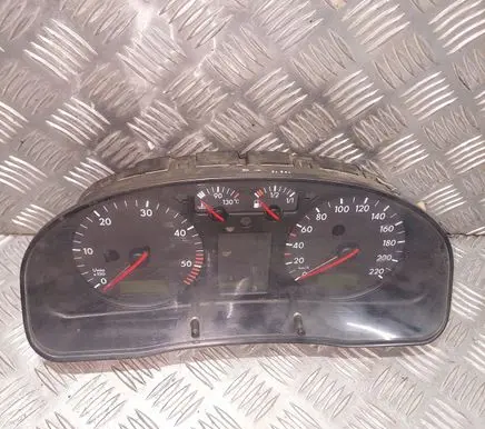 Volkswagen PASSAT B5 Speedometer (instrument cluster) 3B0919881P 1100087942