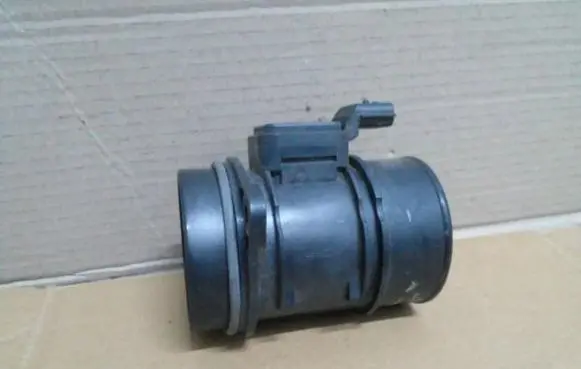 Renault Clio III Mass air flow meter 8200299956