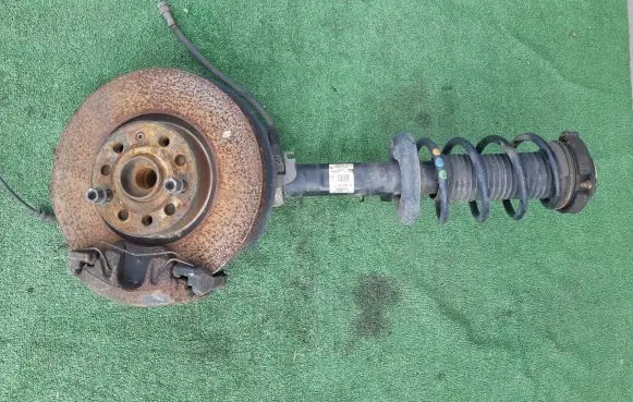 Volkswagen PASSAT B6 Front wheel hub spindle knuckle 1K0413031CR