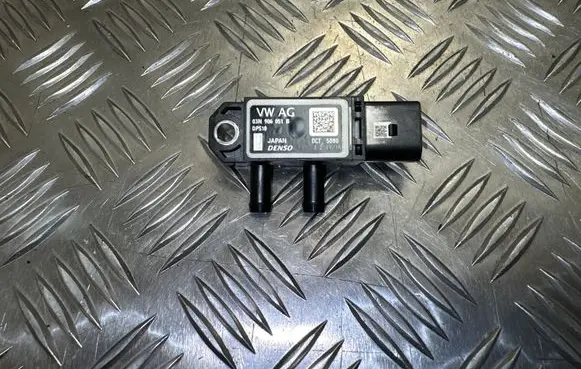 Volkswagen Golf VII Exhaust gas pressure sensor 03N906051B