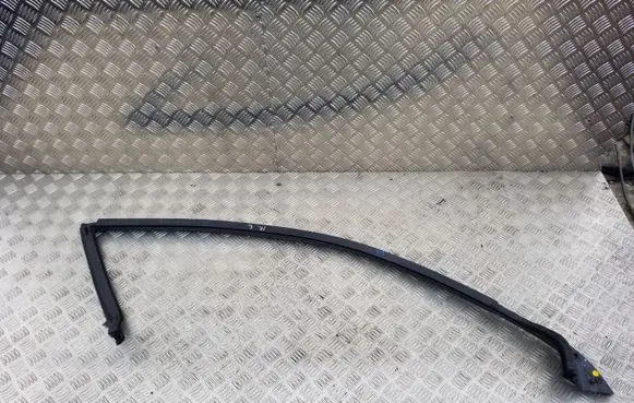 Volkswagen Scirocco Rubber seal front coupe door window 1K8867337