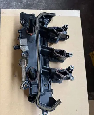 Renault Master III Intake manifold 118305765R