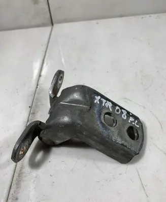Nissan X-Trail T31 Front door upper hinge A047743