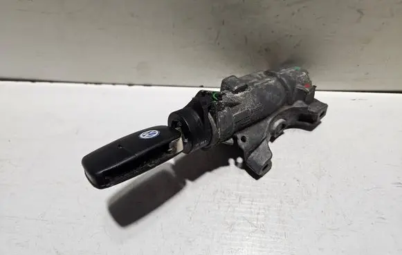 Volkswagen PASSAT B5 Ignition lock 4B0905851