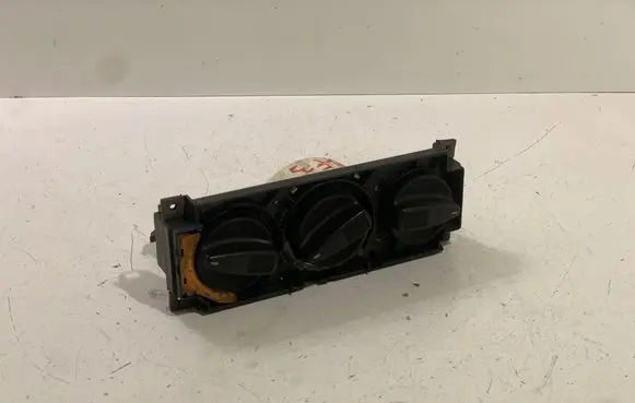 Volkswagen Golf III Climate control unit 1H0819045
