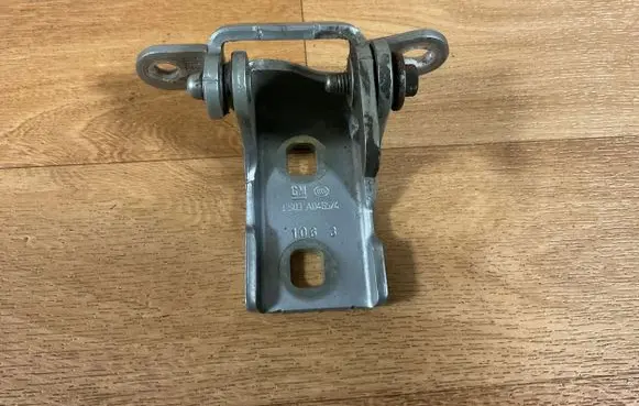 Opel Insignia A Front door upper hinge ES03A046574 1063